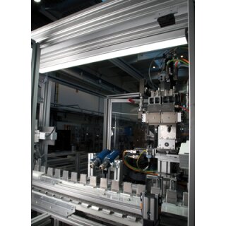 UNILED SL, LED- Systemleuchte, 5.200K - 5.700K 24W/545mm, Mikroprismen